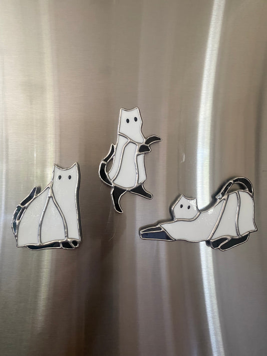 Ghostly Cat Magnet